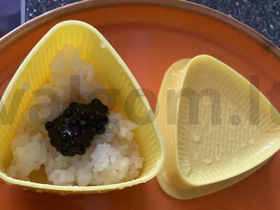 Onigiri su juodąja ikra Žingsnis 3