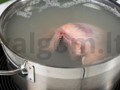 Kiaulienos širdies salotos su svogūnais Žingsnis 1