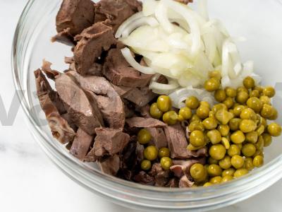 Kiaulienos širdies salotos su svogūnais Žingsnis 7