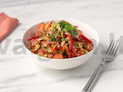 Salotos su bulguru ir daržovėmis pagrindine nuotrauka