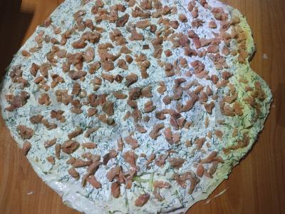 Rulonas su raudona žuvimi ir agurku Žingsnis 3