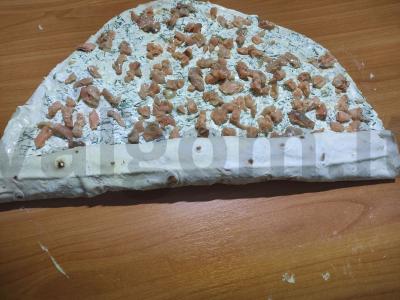 Rulonas su raudona žuvimi ir agurku Žingsnis 4