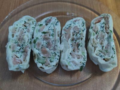 Rulonas su raudona žuvimi ir agurku pagrindine nuotrauka