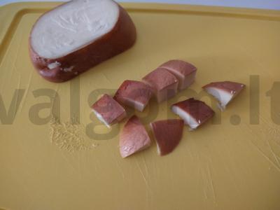 Užkandis iš karbonado su alyvuogėmis ir rūkyta sūriu Žingsnis 1