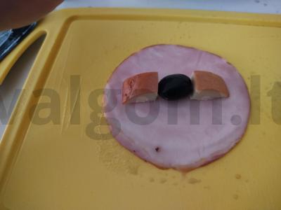 Užkandis iš karbonado su alyvuogėmis ir rūkyta sūriu Žingsnis 2