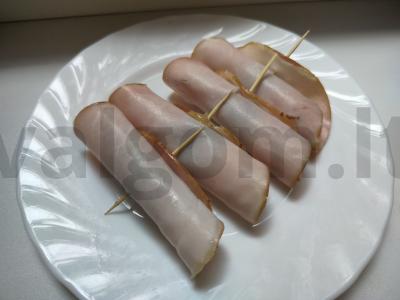 Užkandis iš karbonado su alyvuogėmis ir rūkyta sūriu Žingsnis 3