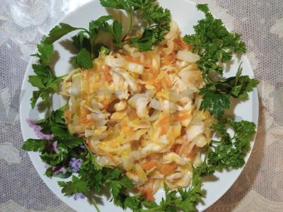 Rūgštaus kopūsto su Antonovo obuoliais pagrindine nuotrauka