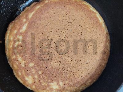 Avižų blynas su šokoladiniu kremu ir braškėmis Žingsnis 4