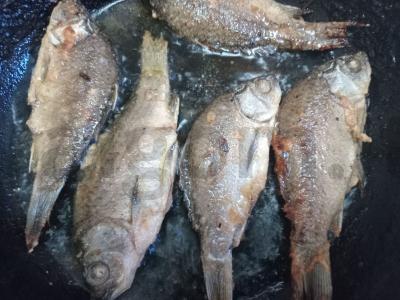 Kepti karosai aštriuose prieskoniuose Žingsnis 4