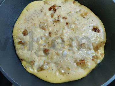 Omletas su žiedine kopūstu ir varškės grūdeliais Žingsnis 5
