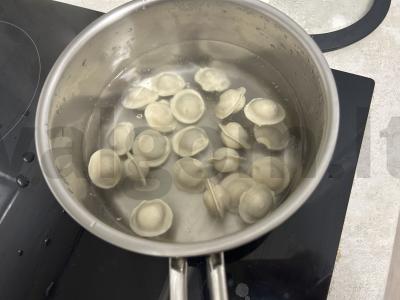 Koldūnai puode po sūrio apvalkalu Žingsnis 1