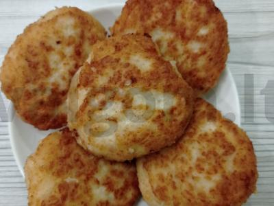 Vištienos kotletai su kiaulienos taukais pagrindine nuotrauka