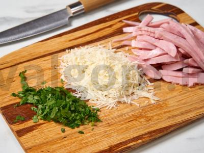 Kiaušinis su sūriu ir kumpiu Žingsnis 1