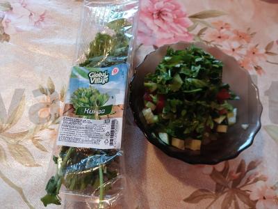 Agurkų, kalendros ir sūdyto arbūzo salotas Žingsnis 4