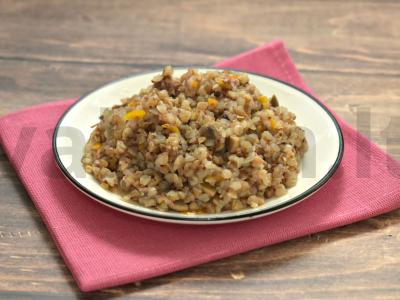 Grikių košė su pievagrybiais ir troškiniu pagrindine nuotrauka