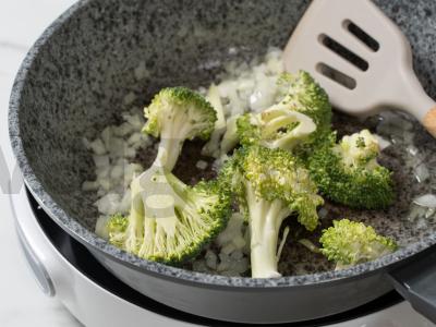 Vištiena su brokoliais aštriame padaže Žingsnis 4