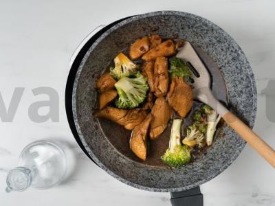 Vištiena su brokoliais aštriame padaže Žingsnis 6