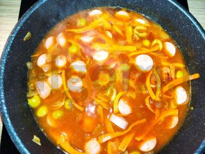 Makaronai su dešrelių padažu ir alyvuogėmis Žingsnis 3