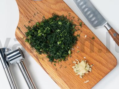 Salotas „Naktis“ su rūkytomis vištienos krūtinėlėmis ir grybais Žingsnis 3