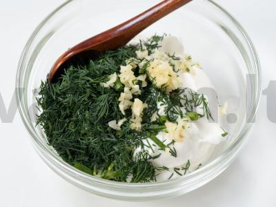 Salotas „Naktis“ su rūkytomis vištienos krūtinėlėmis ir grybais Žingsnis 4