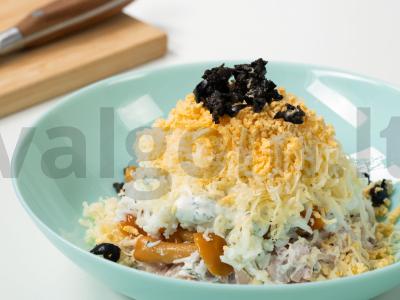 Salotas „Naktis“ su rūkytomis vištienos krūtinėlėmis ir grybais Žingsnis 8