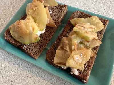 Tostai su grybais ir alyvuogėmis ant borodinų duonos Žingsnis 5