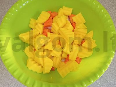 Kepimas su kiauliena puoduose Žingsnis 4