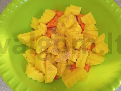 Kepimas su kiauliena puoduose Žingsnis 5