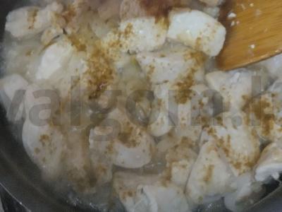 Vištienos krūtinėlės filė grietinės padaže su lęšiais Žingsnis 4