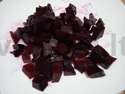 Burokėlių salotos su dorblu sūriu ir graikiniais riešutais Žingsnis 1