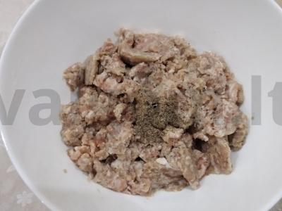 Skani troškinys su faršu, krapais ir grietine puode Žingsnis 2