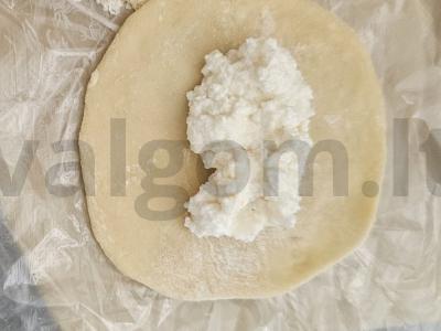 Koldūnai su varške ir abrikosų uogiene Žingsnis 4