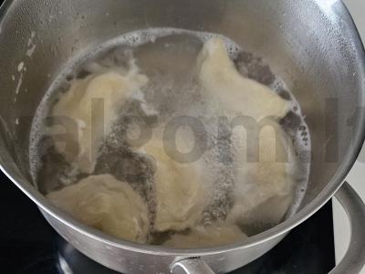 Koldūnai su varške ir abrikosų uogiene Žingsnis 5