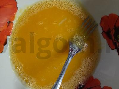 Blynai su rūgštu pienu ant sviesto Žingsnis 1