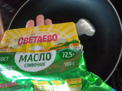 Blynai su rūgštu pienu ant sviesto Žingsnis 3