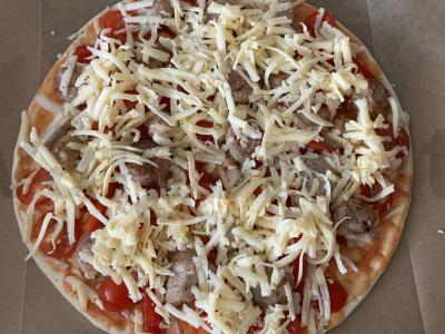 Pica su dešrelėmis ir sūrio padažu Žingsnis 6