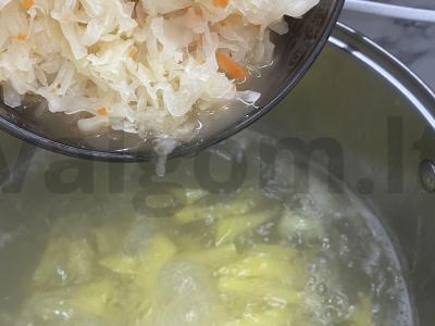 Rūgščių kopūstų sriuba pagal senovinius receptus Žingsnis 3