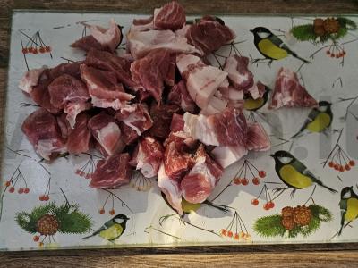 Sotūs mėsa su makaronais lėtoje viryklėje Žingsnis 1