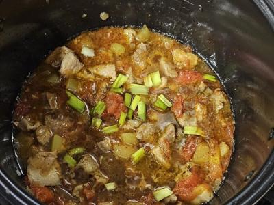 Sotūs mėsa su makaronais lėtoje viryklėje Žingsnis 5