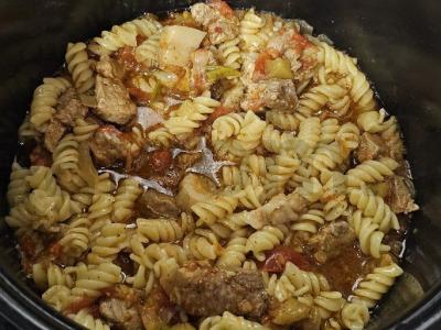 Sotūs mėsa su makaronais lėtoje viryklėje Žingsnis 6