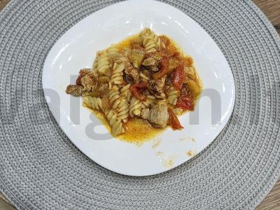 Sotūs mėsa su makaronais lėtoje viryklėje Žingsnis 7