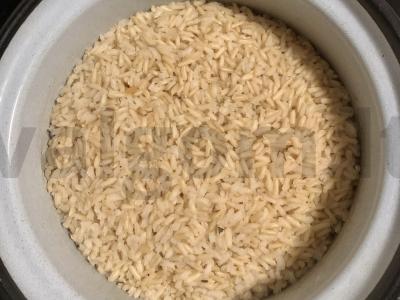 Rudieji ryžiai su daržovėmis Žingsnis 1