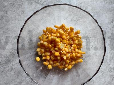 Salotos su kukurūzais, pupelėmis ir sausainiais Žingsnis 1