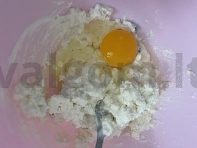 Keksiukas su riešutais ir razinomis Žingsnis 4