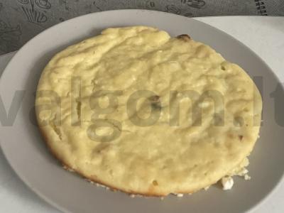 Keksiukas su riešutais ir razinomis pagrindine nuotrauka