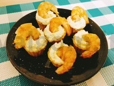 Avokado ir krevečių užkandžių taurėlės pagrindine nuotrauka