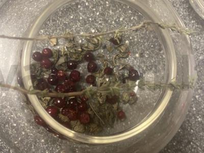 Žalioji arbata su spanguolėmis, obuoliais, imbieru ir žvaigždiniu anyžiu Žingsnis 5