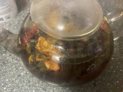 Žalioji arbata su spanguolėmis, obuoliais, imbieru ir žvaigždiniu anyžiu Žingsnis 8