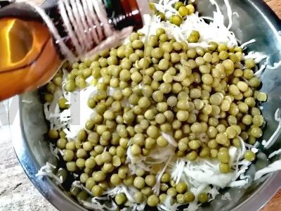 Kopūstų salotas su kanapių aliejumi ir kanapių sėklomis Žingsnis 4