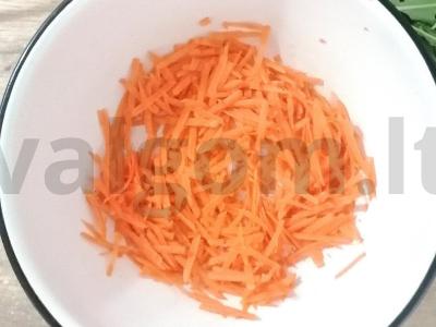 Kopūstų salotas su morkomis ir rukola Žingsnis 2